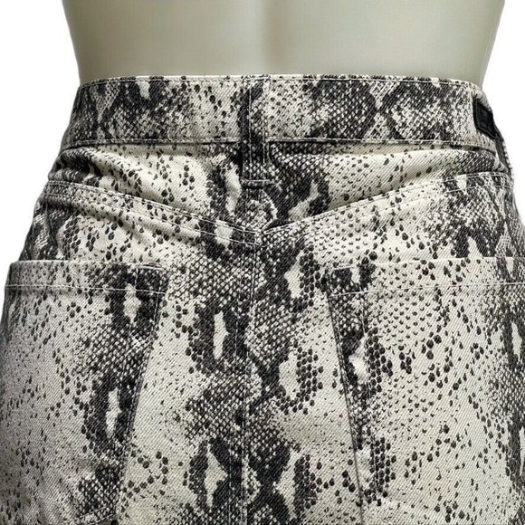 BLANK NYC Skirt B&W Reptile Print Denim Mini 5 pocket Styling Women's Size 29 - Picture 3 of 12